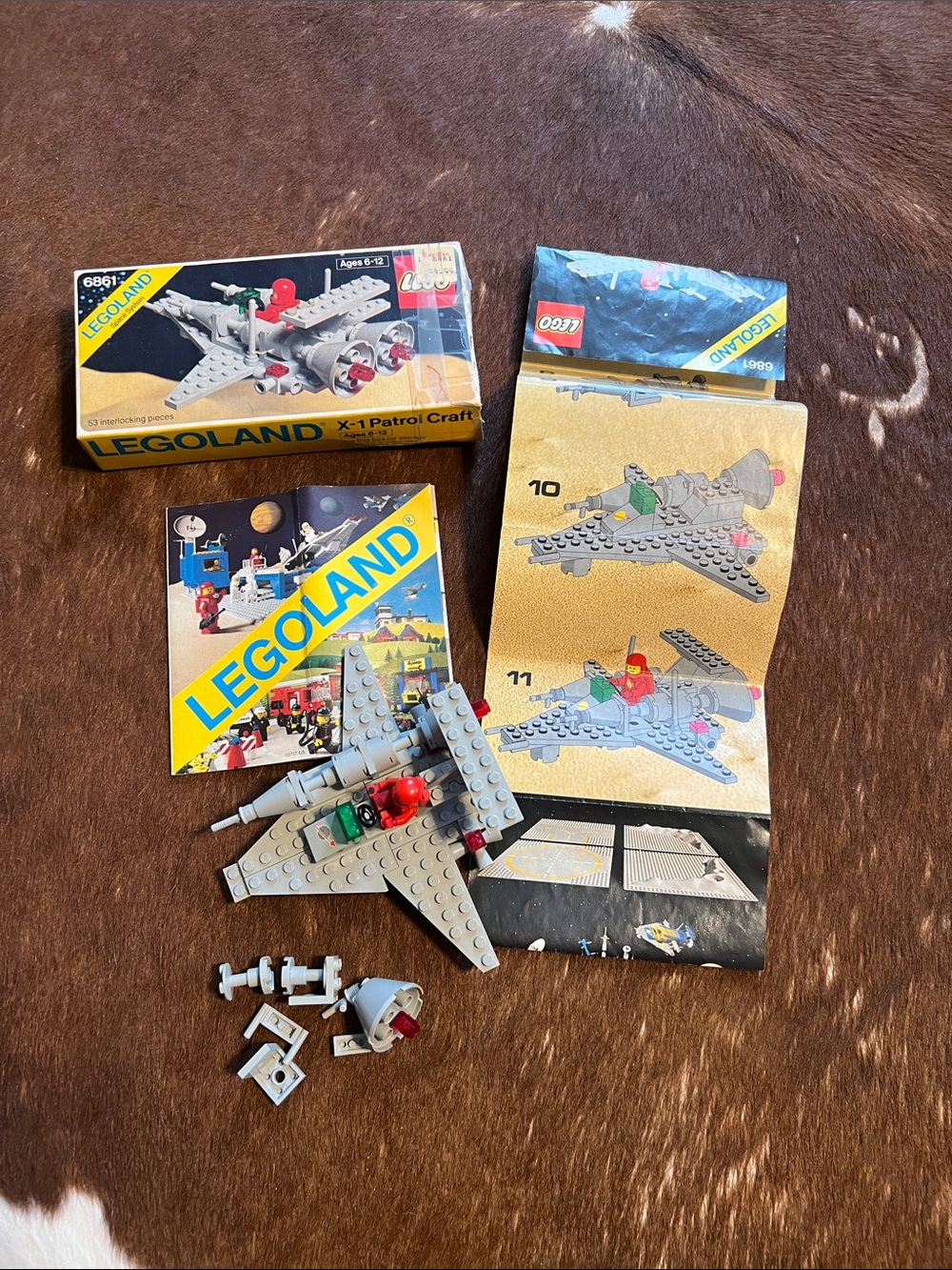 VINTAGE LRGOLAND X-1 PATROL CRAFT IN ORIGINAL BOX. 49 of 53 pieces remain